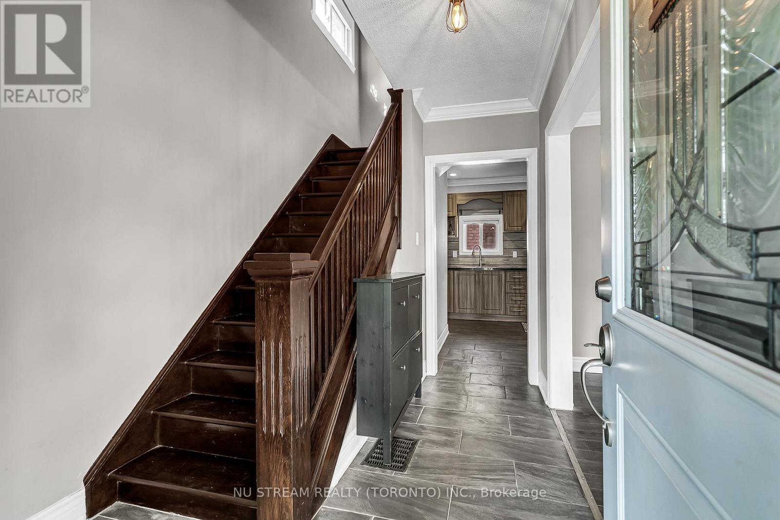 427 Indian Road, Windsor, Ontario  N9C 2M3 - Photo 5 - X12217731