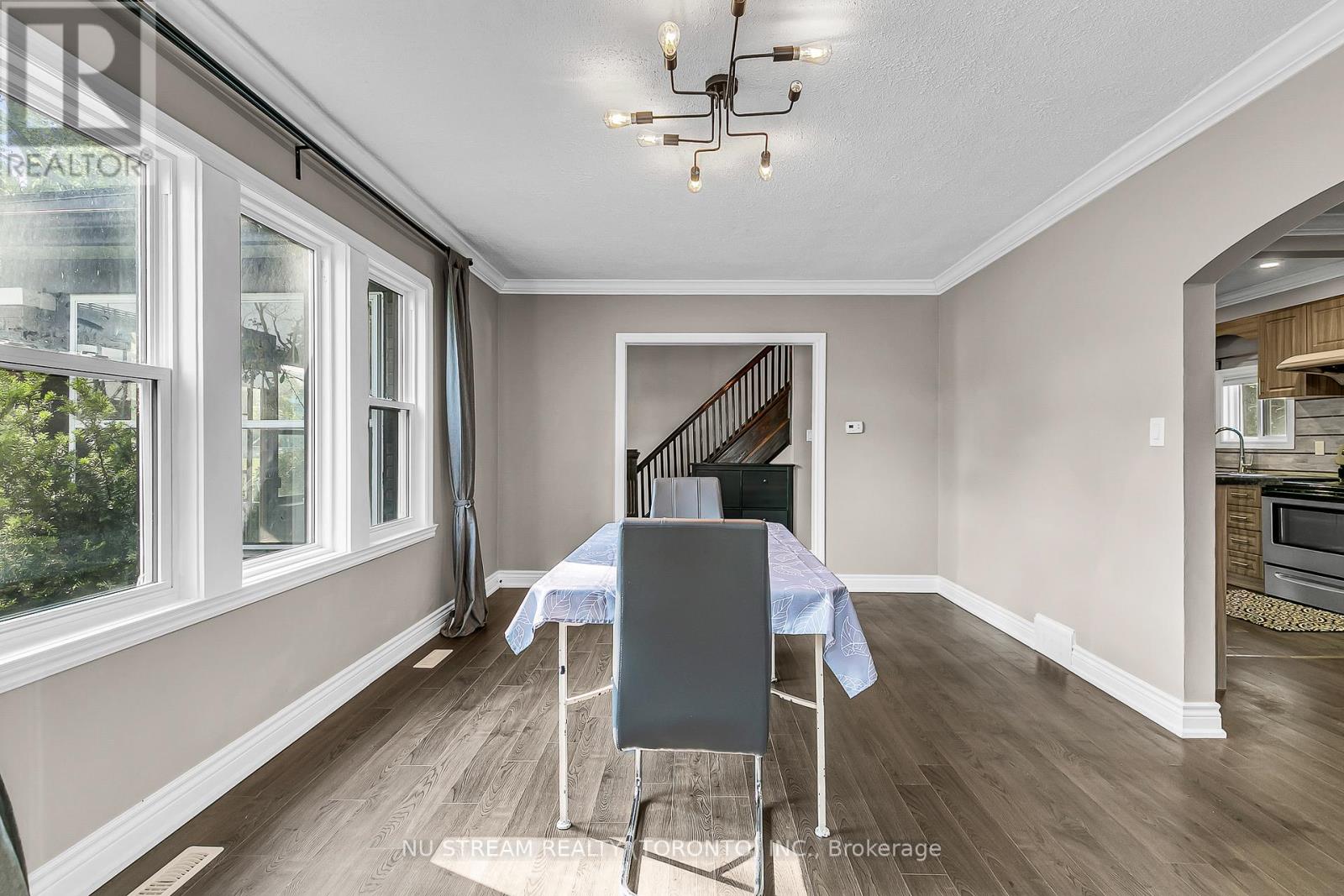427 Indian Road, Windsor, Ontario  N9C 2M3 - Photo 8 - X12217731