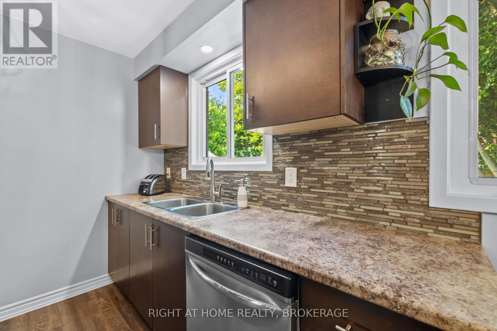 19 Beechwood Road, Cambridge, Ontario  N1S 3S1 - Photo 11 - X12217743