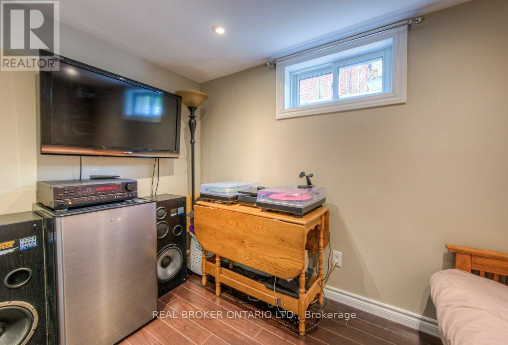 1212 Queen's Boulevard, Kitchener, Ontario  N2M 1C3 - Photo 35 - X12217756