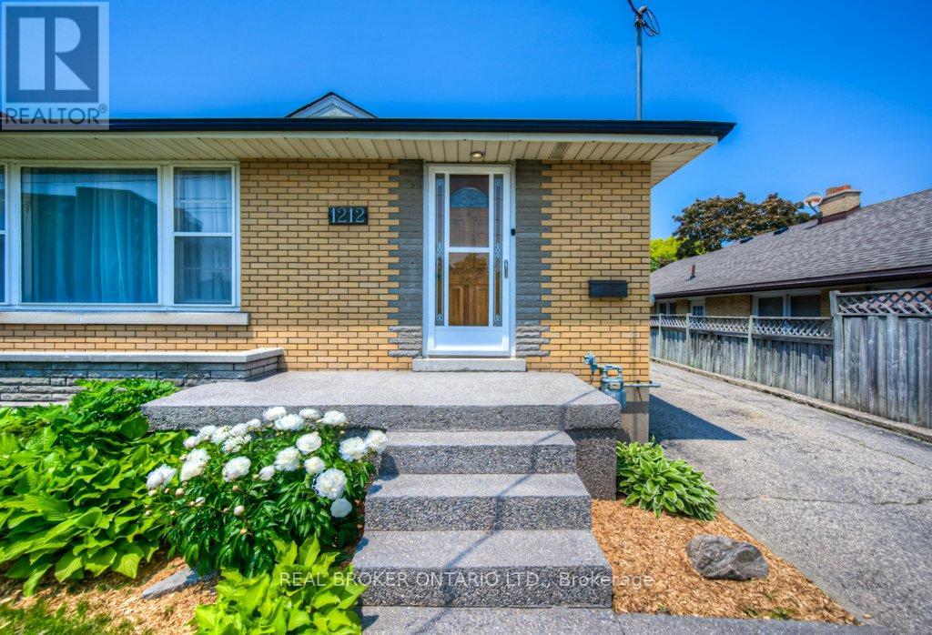 1212 Queen's Boulevard, Kitchener, Ontario  N2M 1C3 - Photo 5 - X12217756