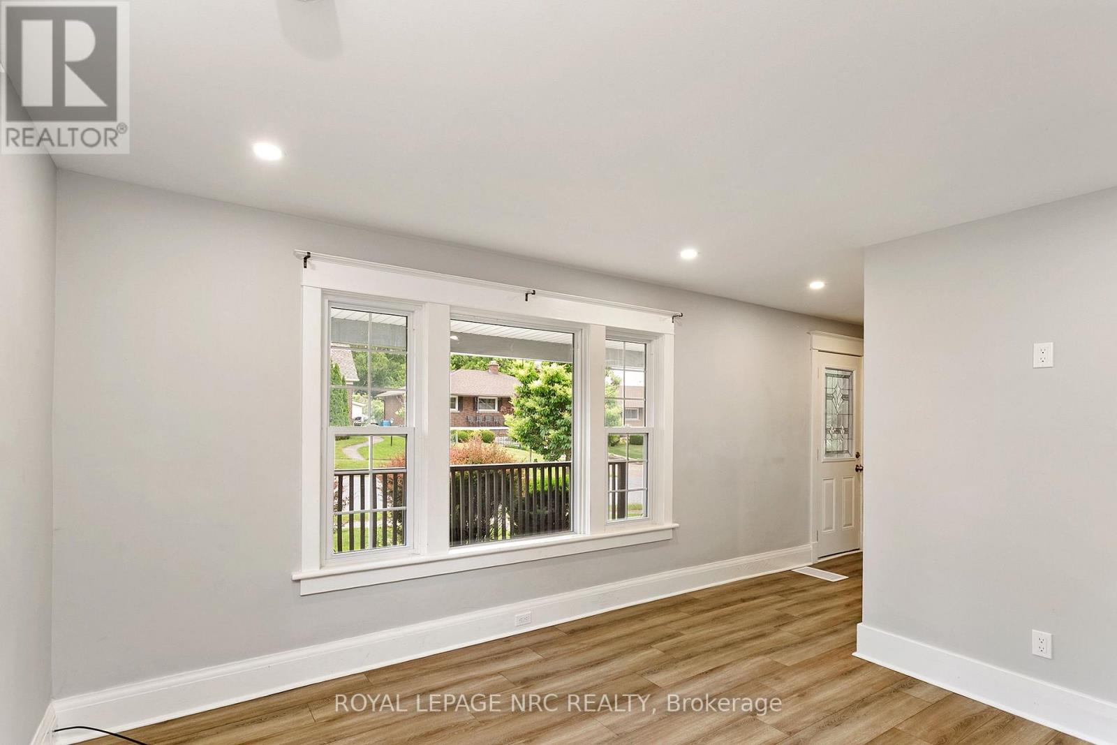 6334 Crawford Street, Niagara Falls, Ontario  L2E 5Y7 - Photo 10 - X12217779
