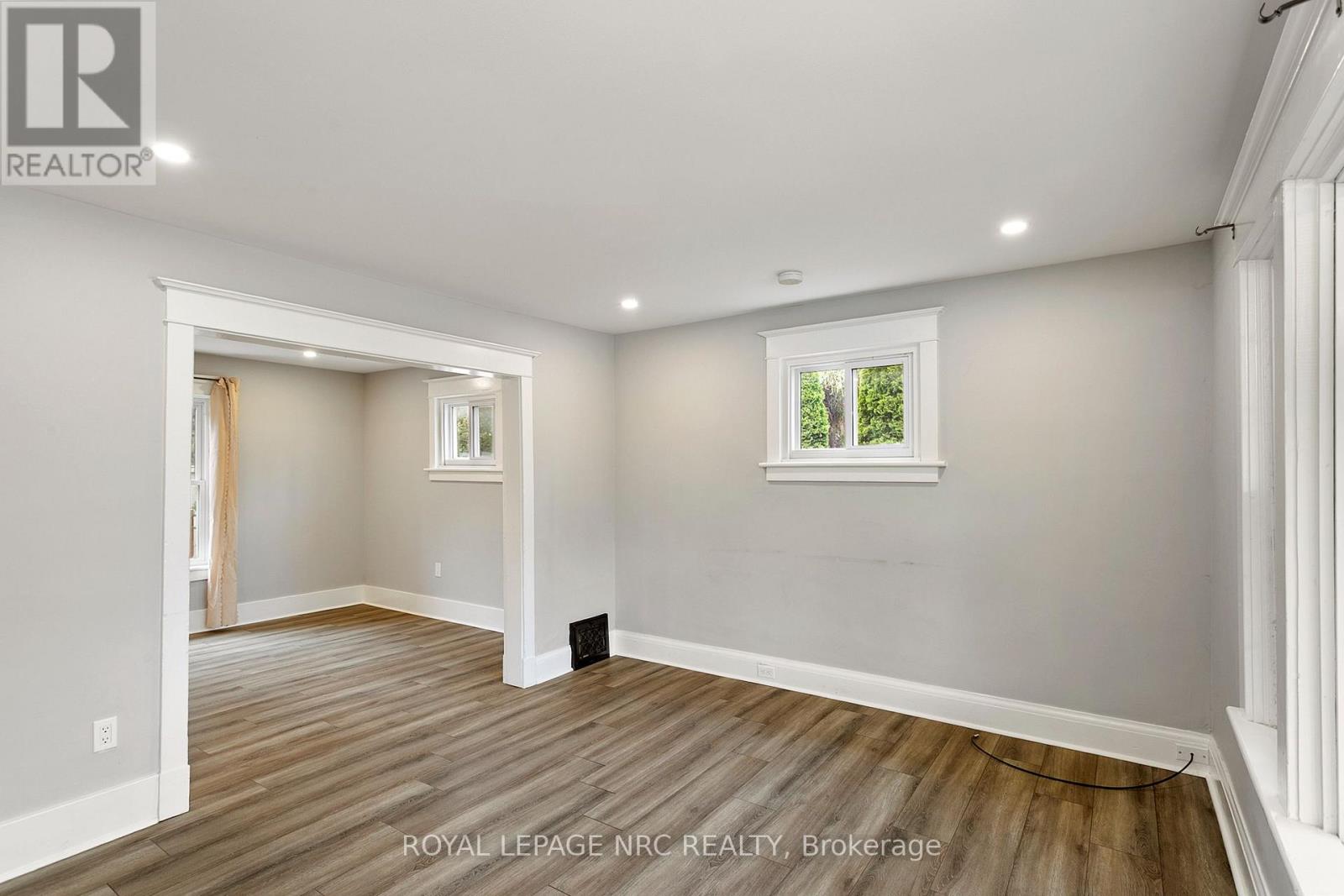 6334 Crawford Street, Niagara Falls, Ontario  L2E 5Y7 - Photo 11 - X12217779