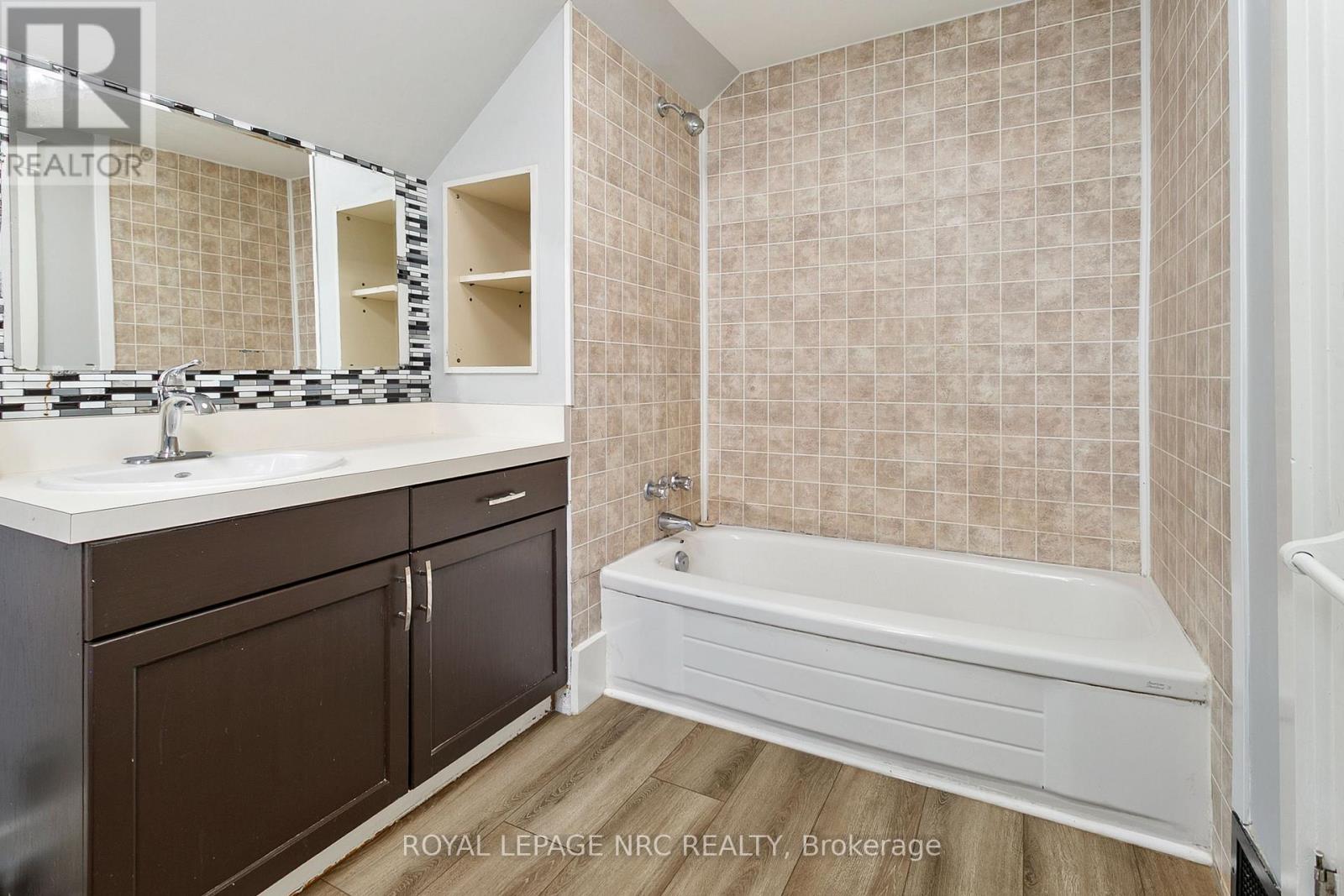 6334 Crawford Street, Niagara Falls, Ontario  L2E 5Y7 - Photo 16 - X12217779
