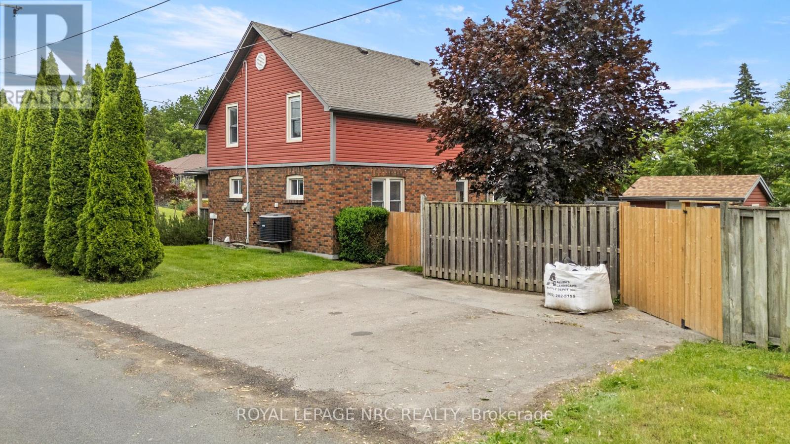 6334 Crawford Street, Niagara Falls, Ontario  L2E 5Y7 - Photo 2 - X12217779