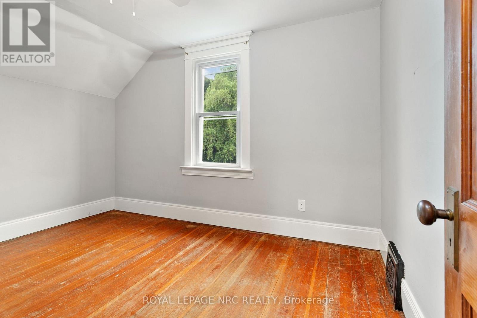 6334 Crawford Street, Niagara Falls, Ontario  L2E 5Y7 - Photo 20 - X12217779