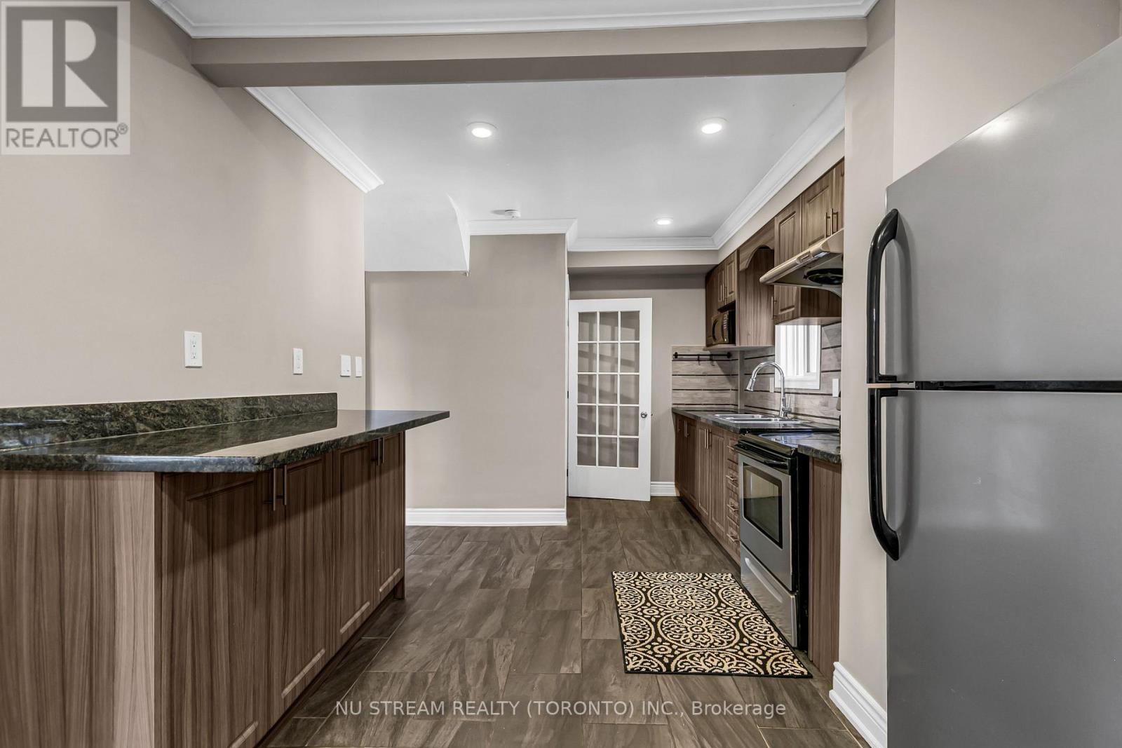 427 Indian Road, Windsor, Ontario  N9C 2M3 - Photo 10 - X12217731