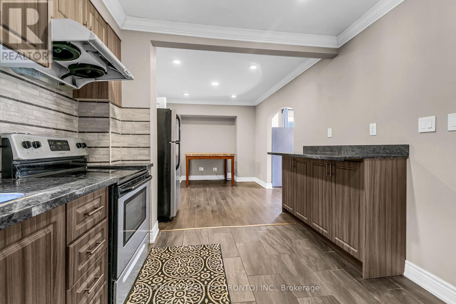 427 Indian Road, Windsor, Ontario  N9C 2M3 - Photo 11 - X12217731