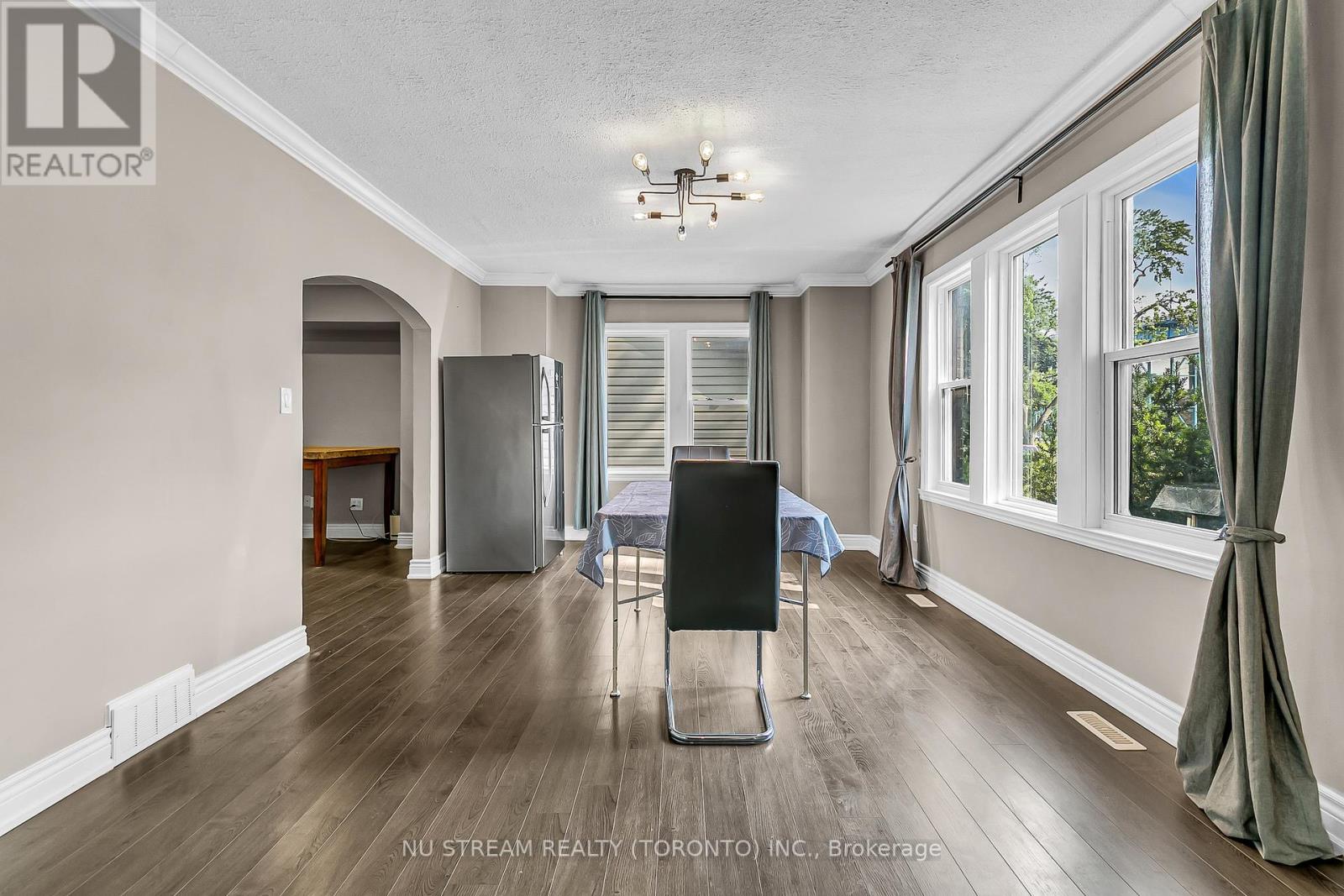 427 Indian Road, Windsor, Ontario  N9C 2M3 - Photo 9 - X12217731