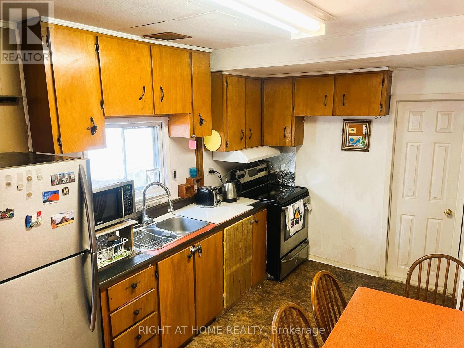 4 Lucy Avenue, Toronto, Ontario  M1L 1A2 - Photo 3 - E12217723