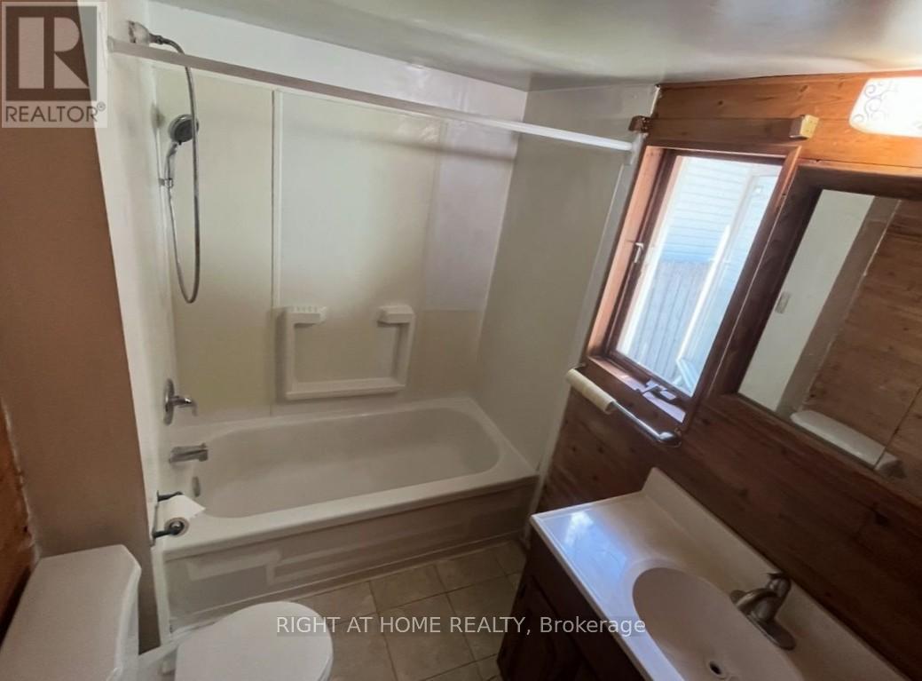 4 Lucy Avenue, Toronto, Ontario  M1L 1A2 - Photo 7 - E12217723