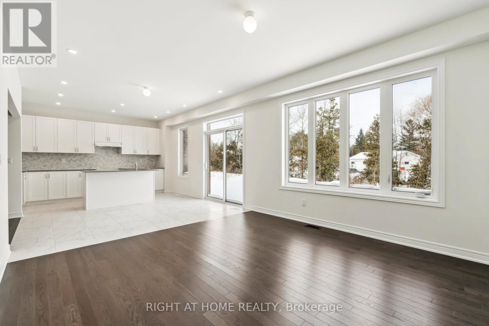 1286 Davis Loop, Innisfil (Lefroy), Ontario  L0L 1W0 - Photo 10 - N12217695
