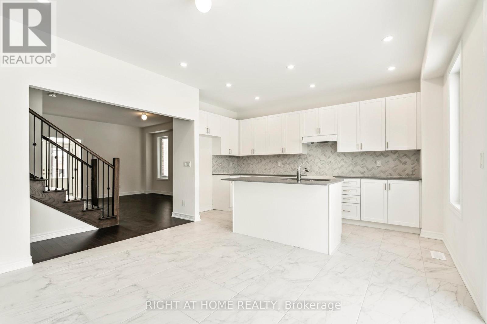 1286 Davis Loop, Innisfil (Lefroy), Ontario  L0L 1W0 - Photo 8 - N12217695