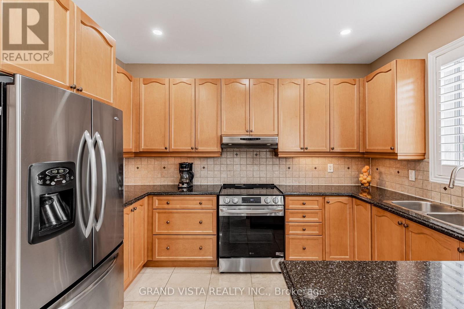 31 Routledge Drive, Richmond Hill (Oak Ridges), Ontario  L4E 0C4 - Photo 7 - N12217775
