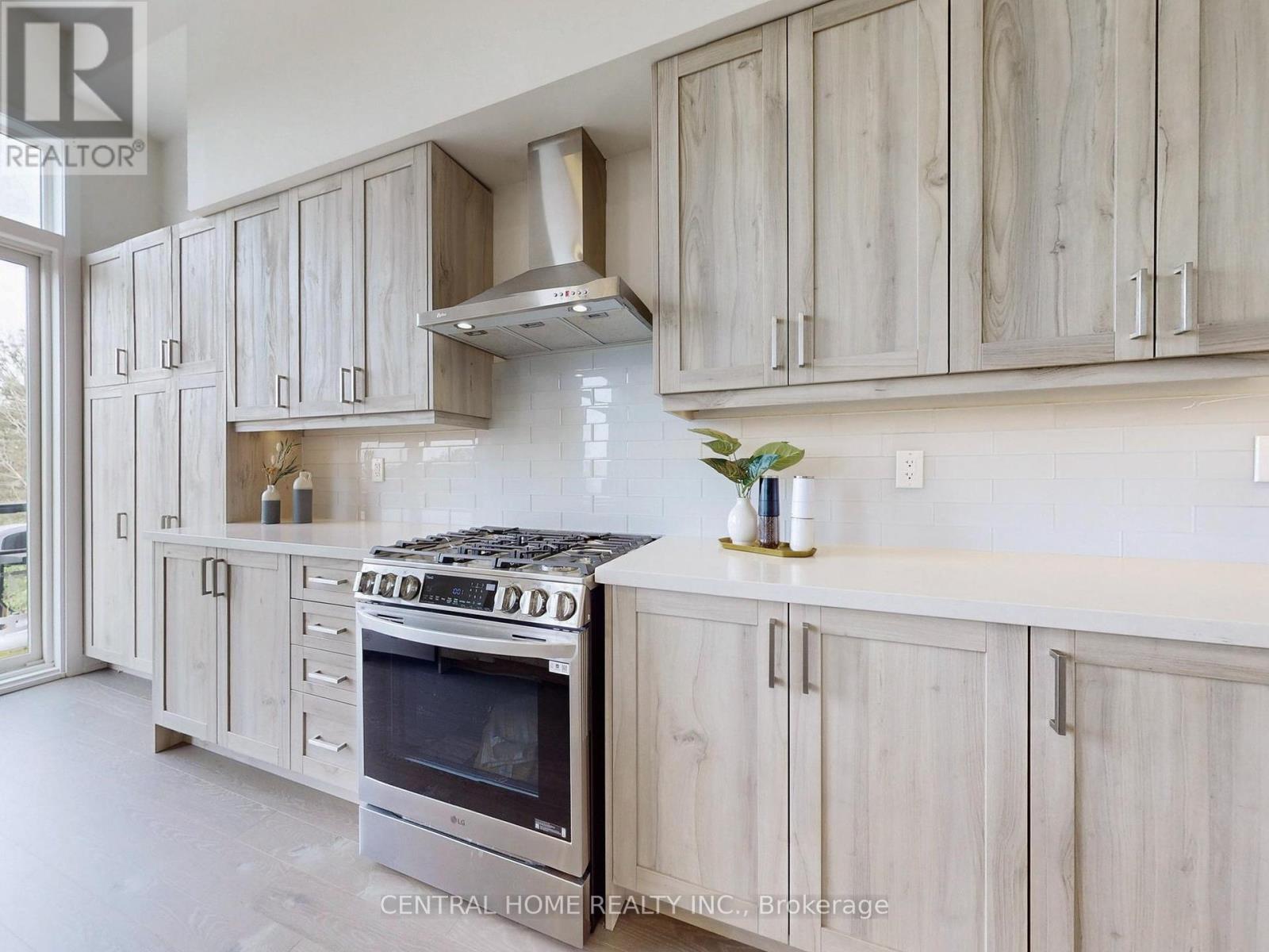 17 Knollview Lane, Richmond Hill, Ontario  L4E 1H7 - Photo 14 - N12217781