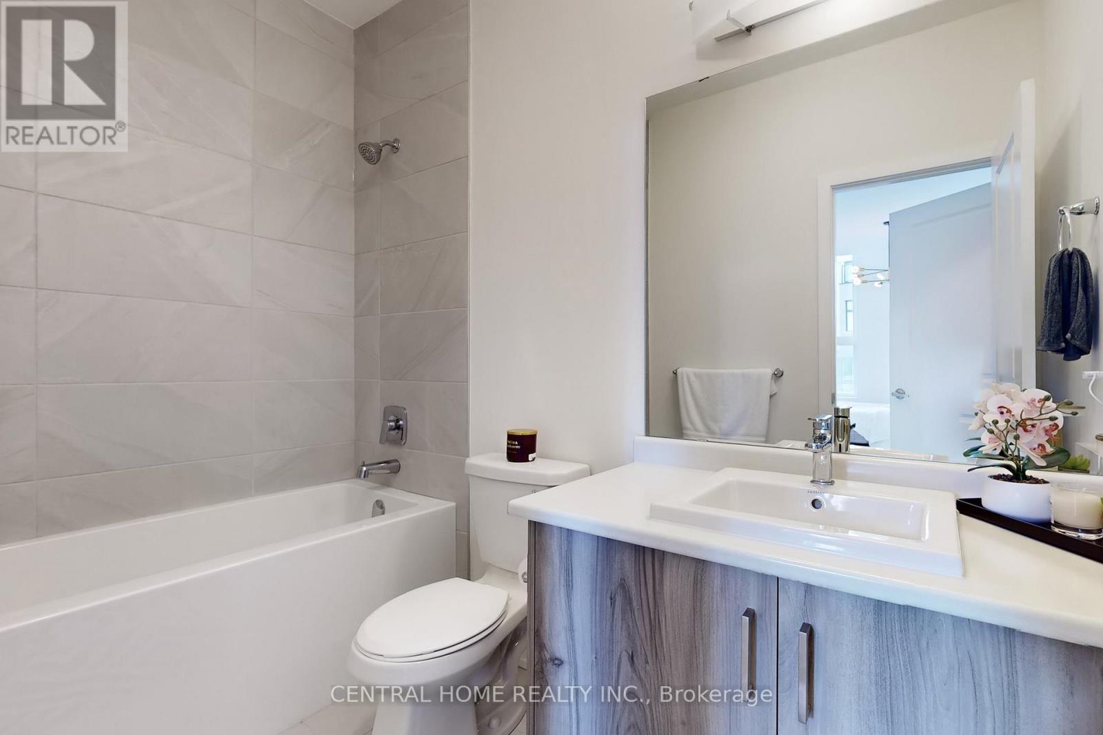 17 Knollview Lane, Richmond Hill, Ontario  L4E 1H7 - Photo 29 - N12217781