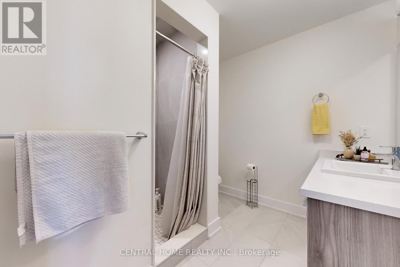 17 Knollview Lane, Richmond Hill, Ontario  L4E 1H7 - Photo 37 - N12217781
