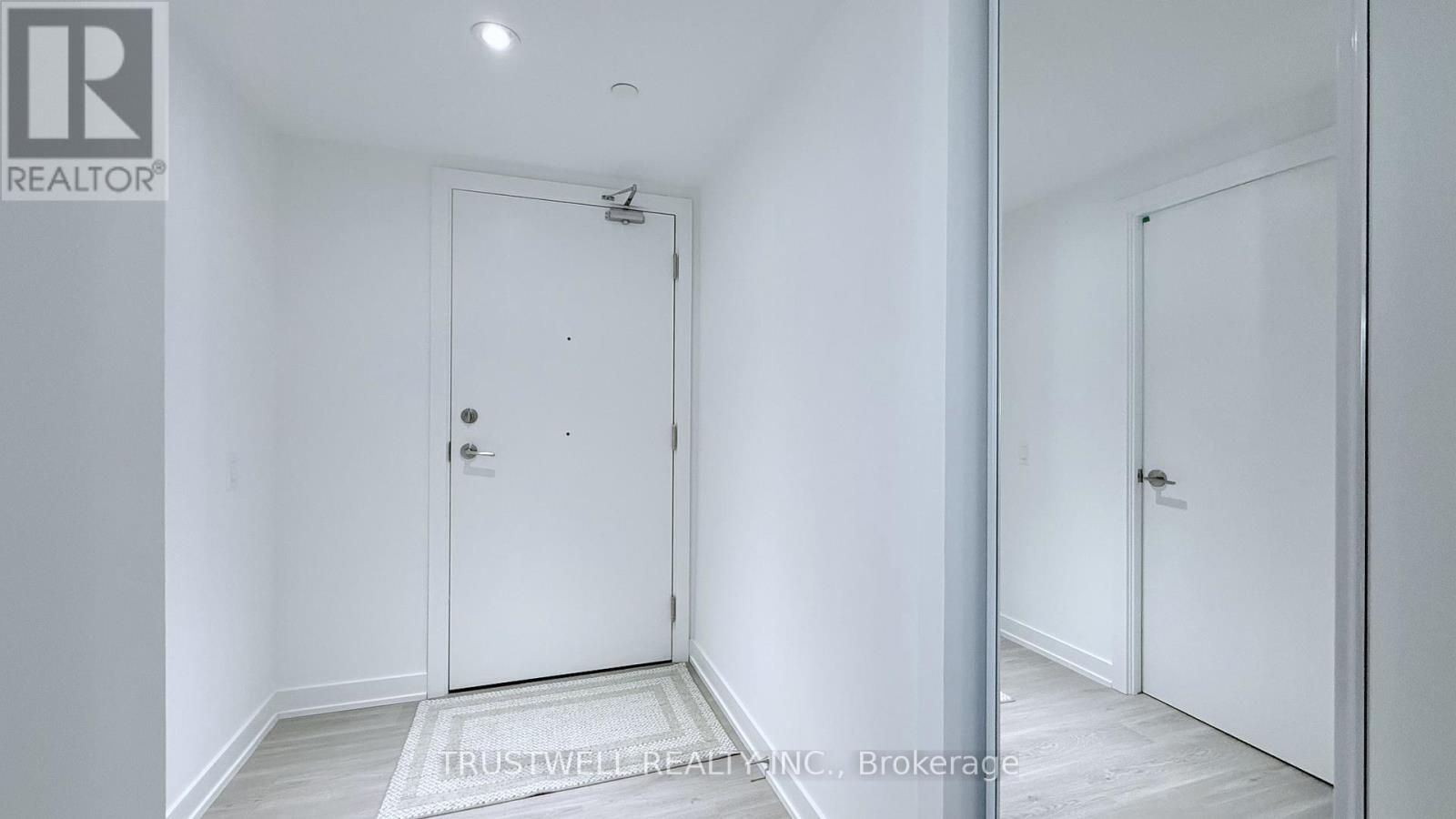 808 - 8 Wellesley Street W, Toronto, Ontario  M4Y 0J5 - Photo 3 - C12205702