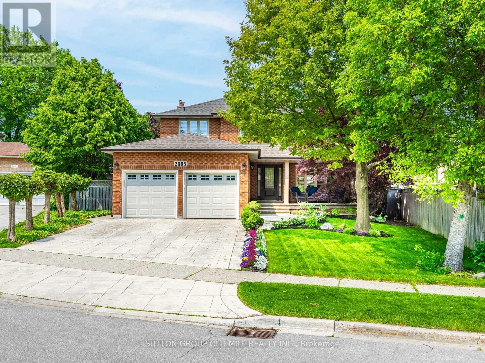 2965 Mulberry Drive, Oakville, Ontario  L6J 7H8 - Photo 2 - W12200609