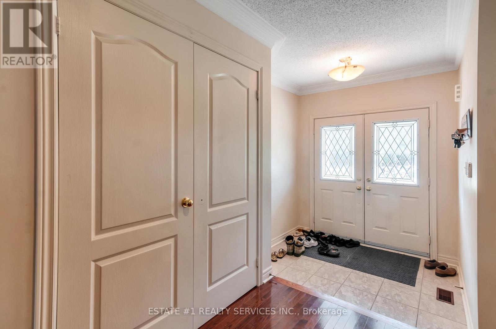 65 Brisdale Drive, Brampton (Fletcher's Meadow), Ontario  L7A 3C1 - Photo 5 - W12214749