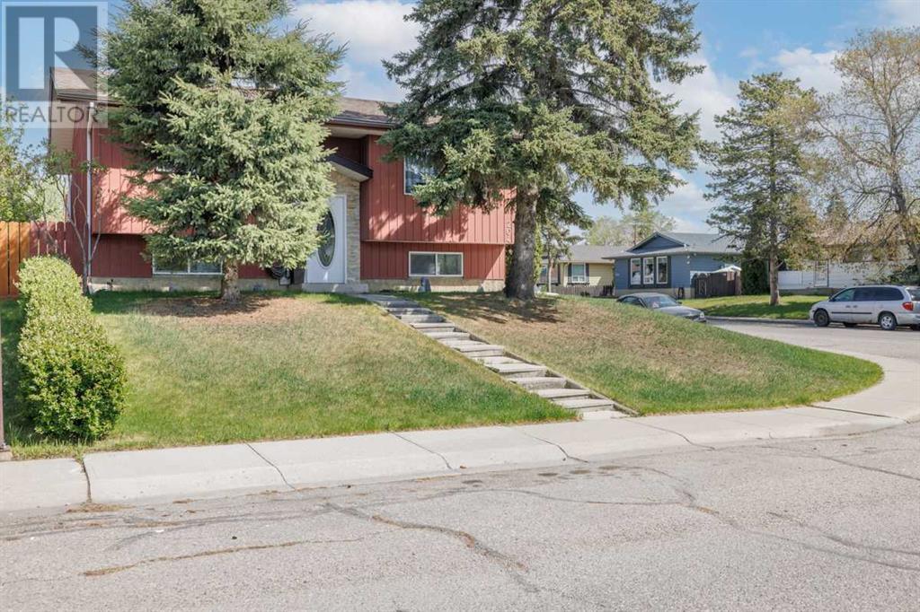 Property at 204 Dovely Place SE image 3