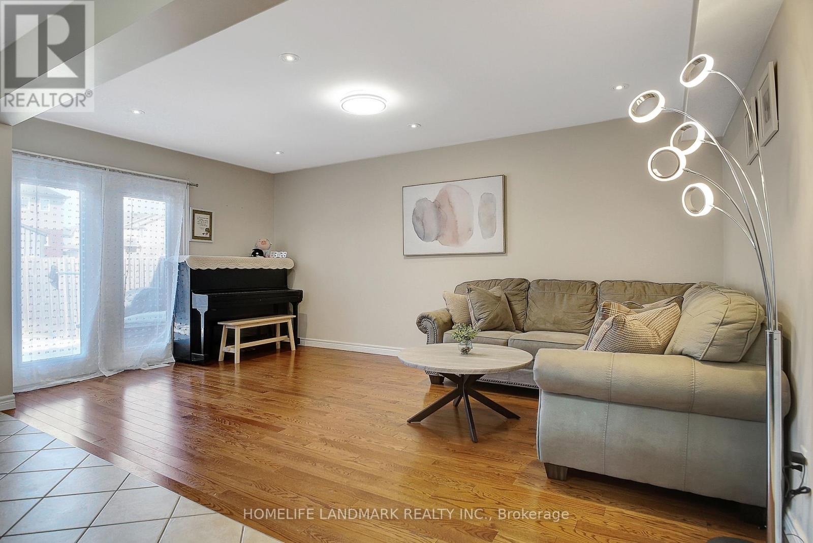 328 Vincent Drive, North Dumfries, Ontario  N0B 1E0 - Photo 4 - X12217767