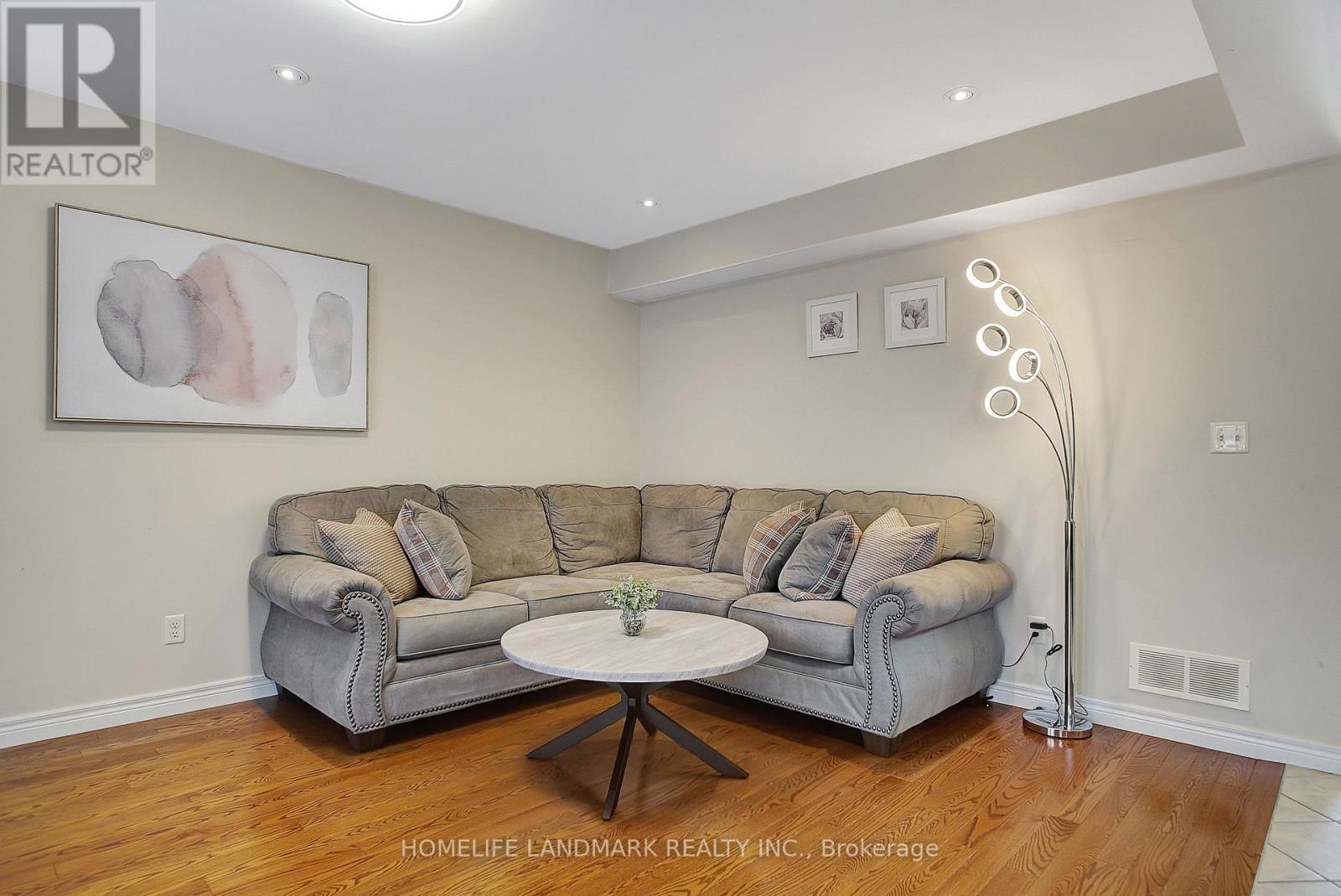 328 Vincent Drive, North Dumfries, Ontario  N0B 1E0 - Photo 5 - X12217767