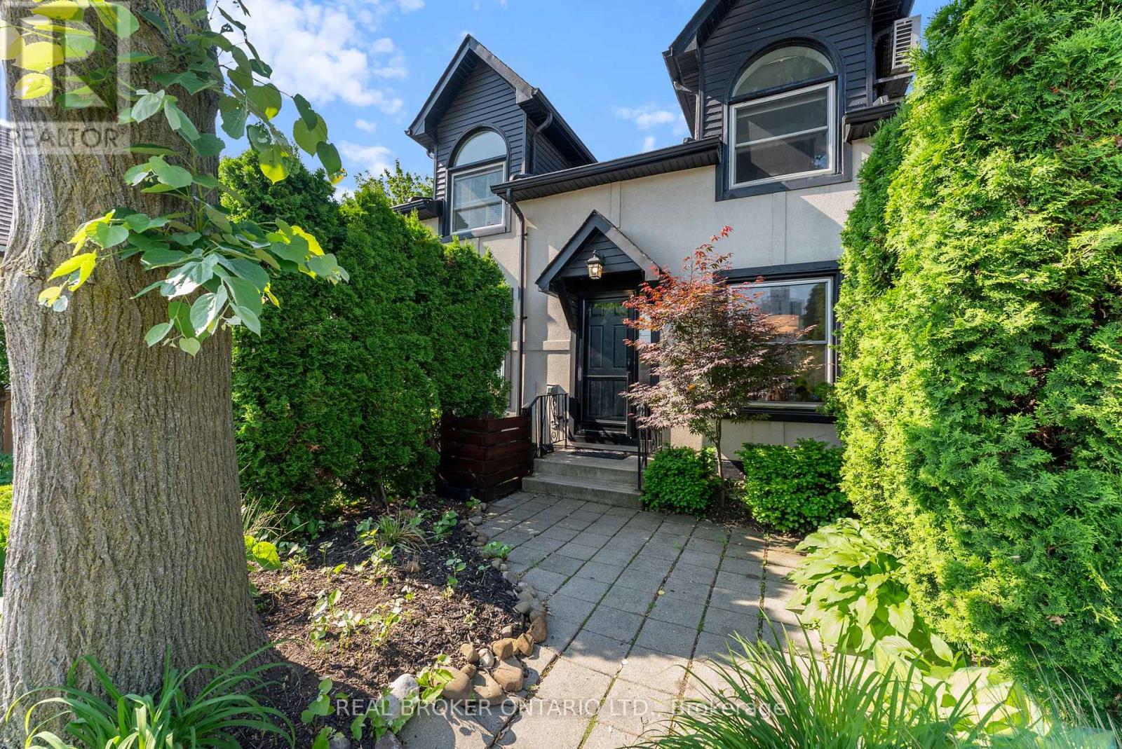 2 - 23 MACAULAY STREET W, Hamilton, Ontario