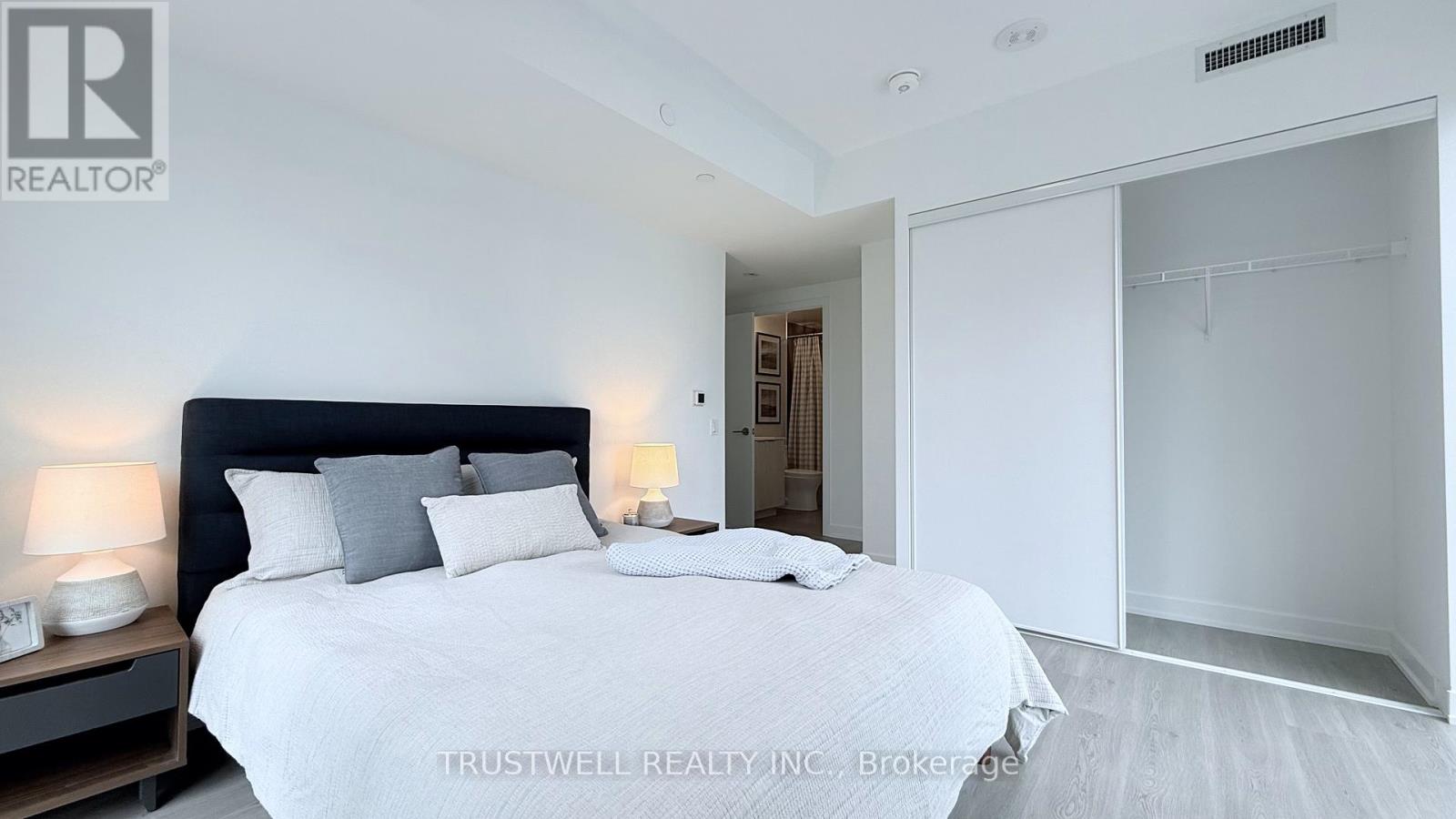 808 - 8 Wellesley Street W, Toronto, Ontario  M4Y 0J5 - Photo 17 - C12205702