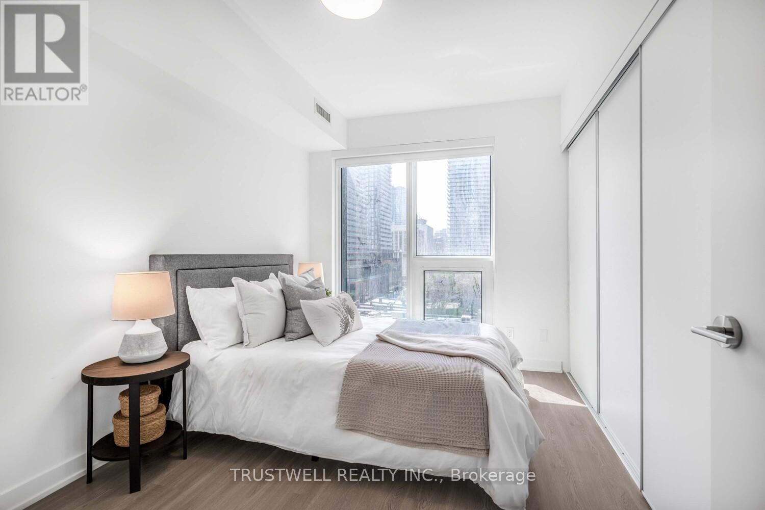 808 - 8 Wellesley Street W, Toronto, Ontario  M4Y 0J5 - Photo 19 - C12205702