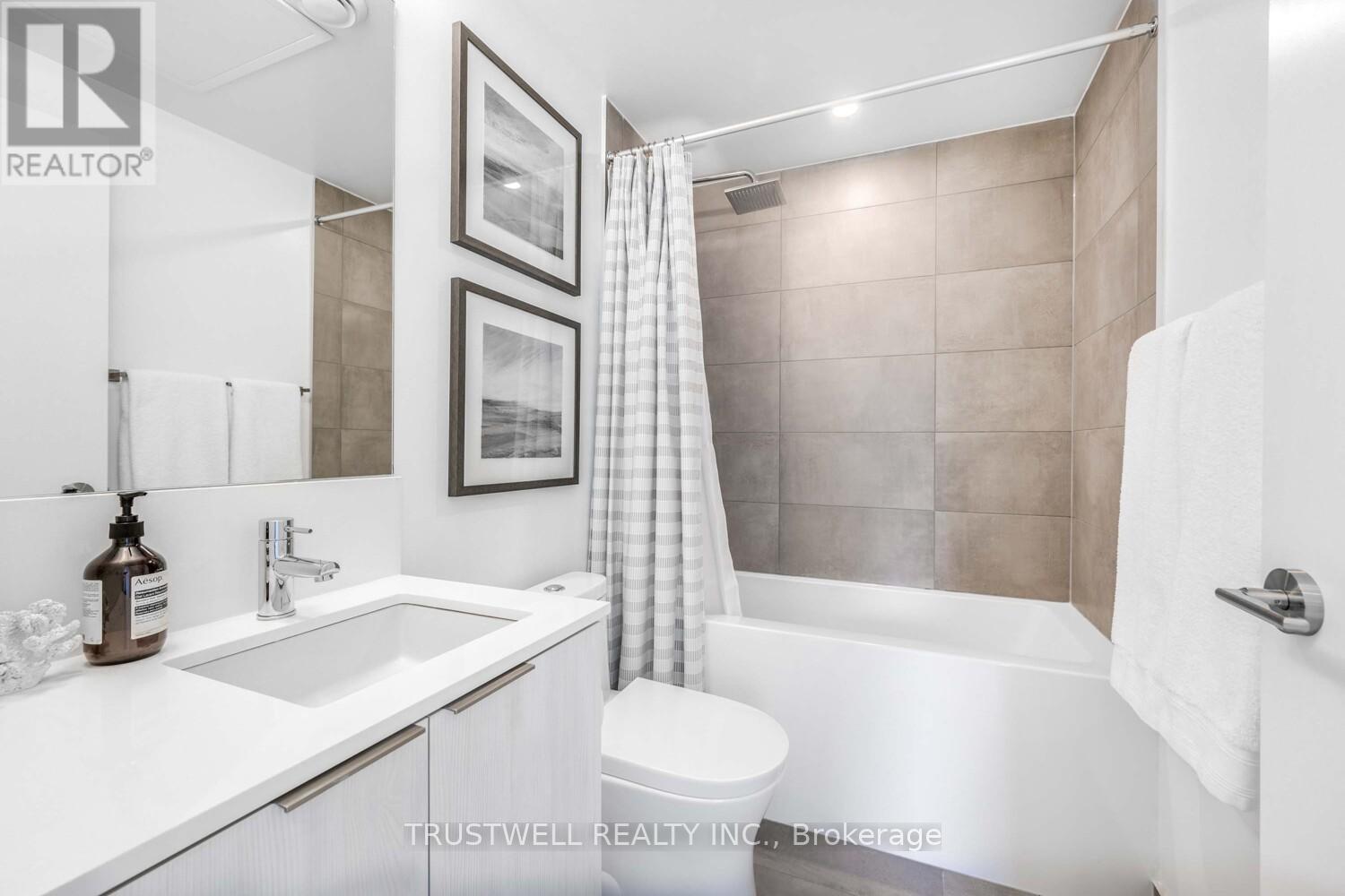 808 - 8 Wellesley Street W, Toronto, Ontario  M4Y 0J5 - Photo 18 - C12205702