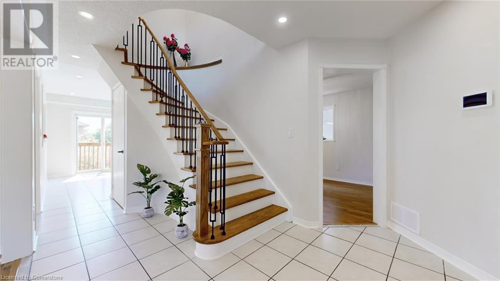 5550 BOLLINGTON Drive, mississauga, Ontario