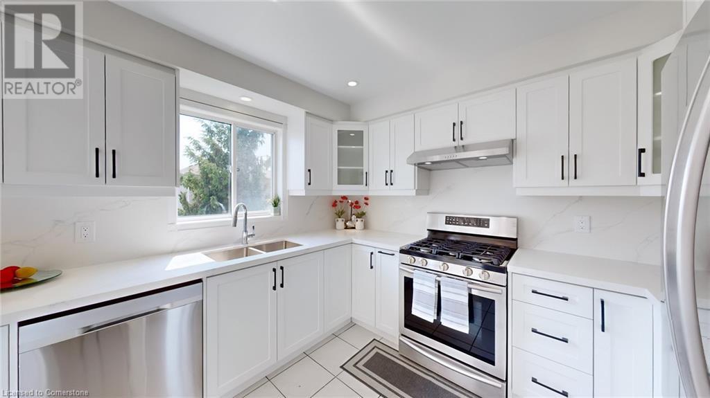 5550 Bollington Drive, Mississauga, Ontario  L5V 2H4 - Photo 11 - 40740922