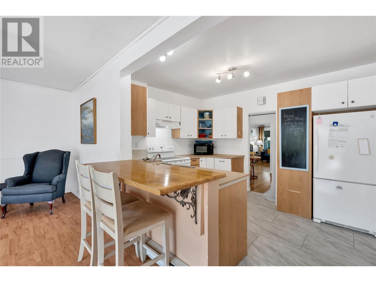 616 Burns Street, Penticton, British Columbia  V2A 4X3 - Photo 8 - 10352091