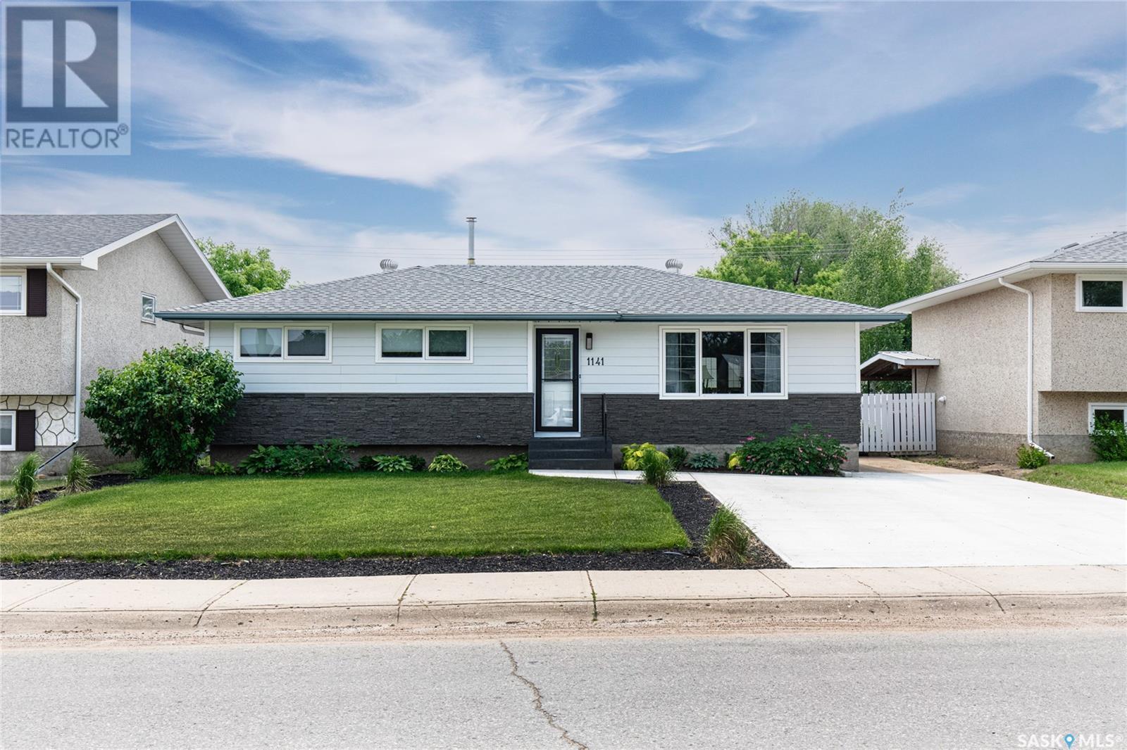 1141 Warner Street, Moose Jaw, Saskatchewan  S6H 6J8 - Photo 2 - SK009338