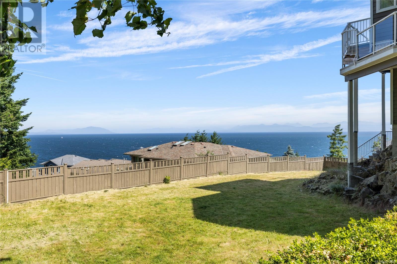 Property at 4917 Finnerty Cres image 3