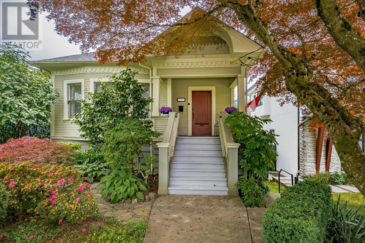 1104 EDINBURGH STREET, new westminster, British Columbia