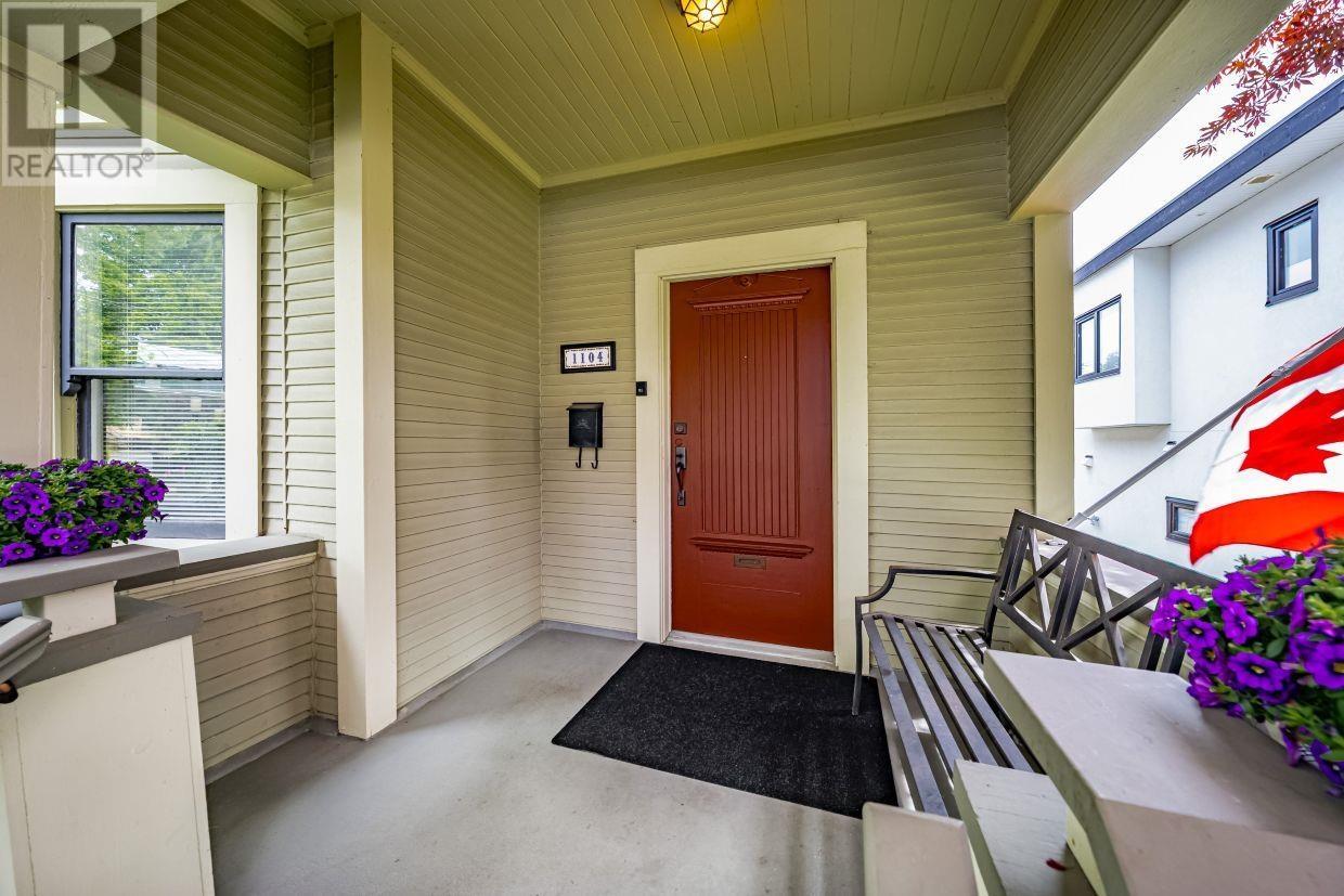 1104 Edinburgh Street, New Westminster, British Columbia  V3M 2V7 - Photo 3 - R3015106