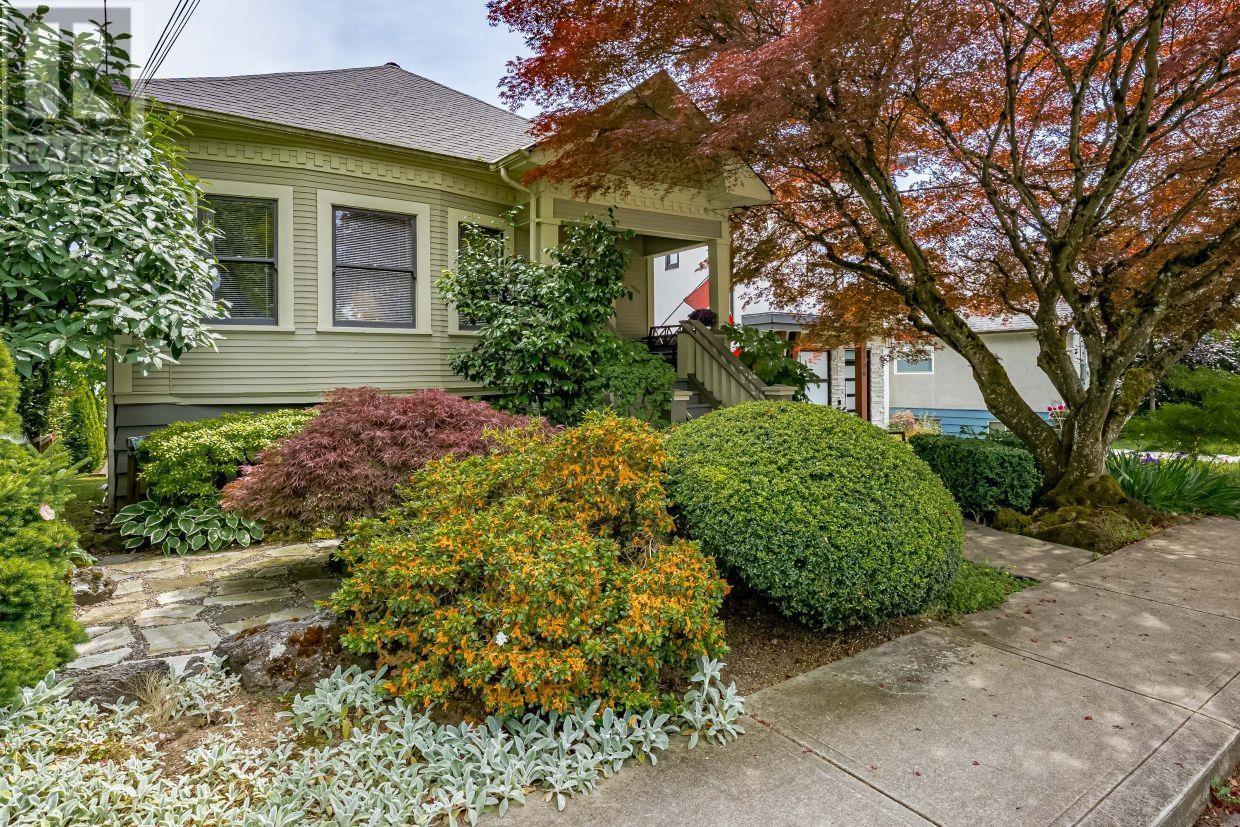 1104 Edinburgh Street, New Westminster, British Columbia  V3M 2V7 - Photo 2 - R3015106