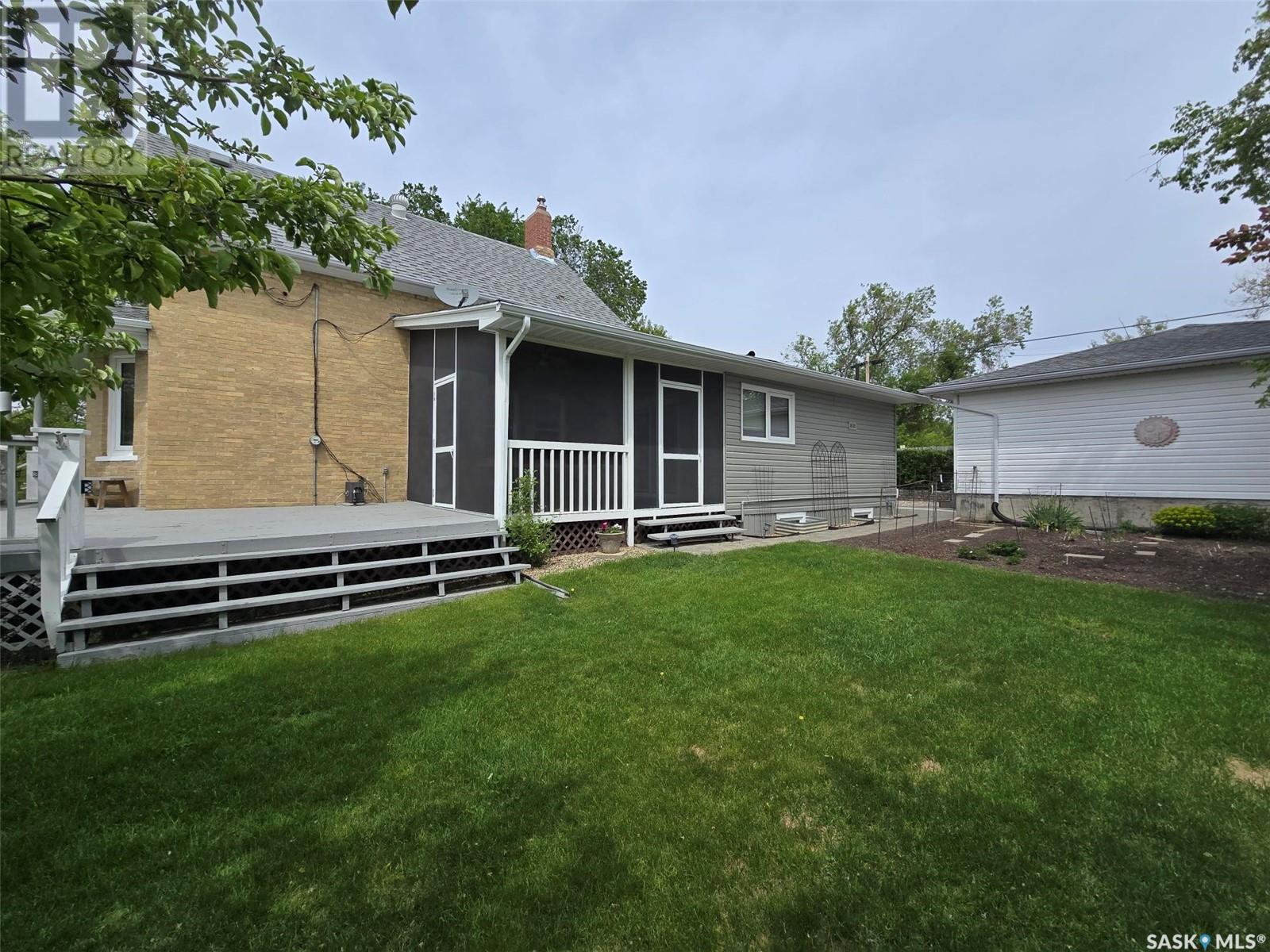 353 6th Avenue, Broadview, Saskatchewan  S0G 0K0 - Photo 3 - SK007870