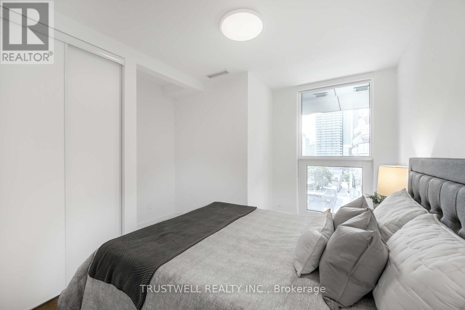 808 - 8 Wellesley Street W, Toronto, Ontario  M4Y 0J5 - Photo 22 - C12205702