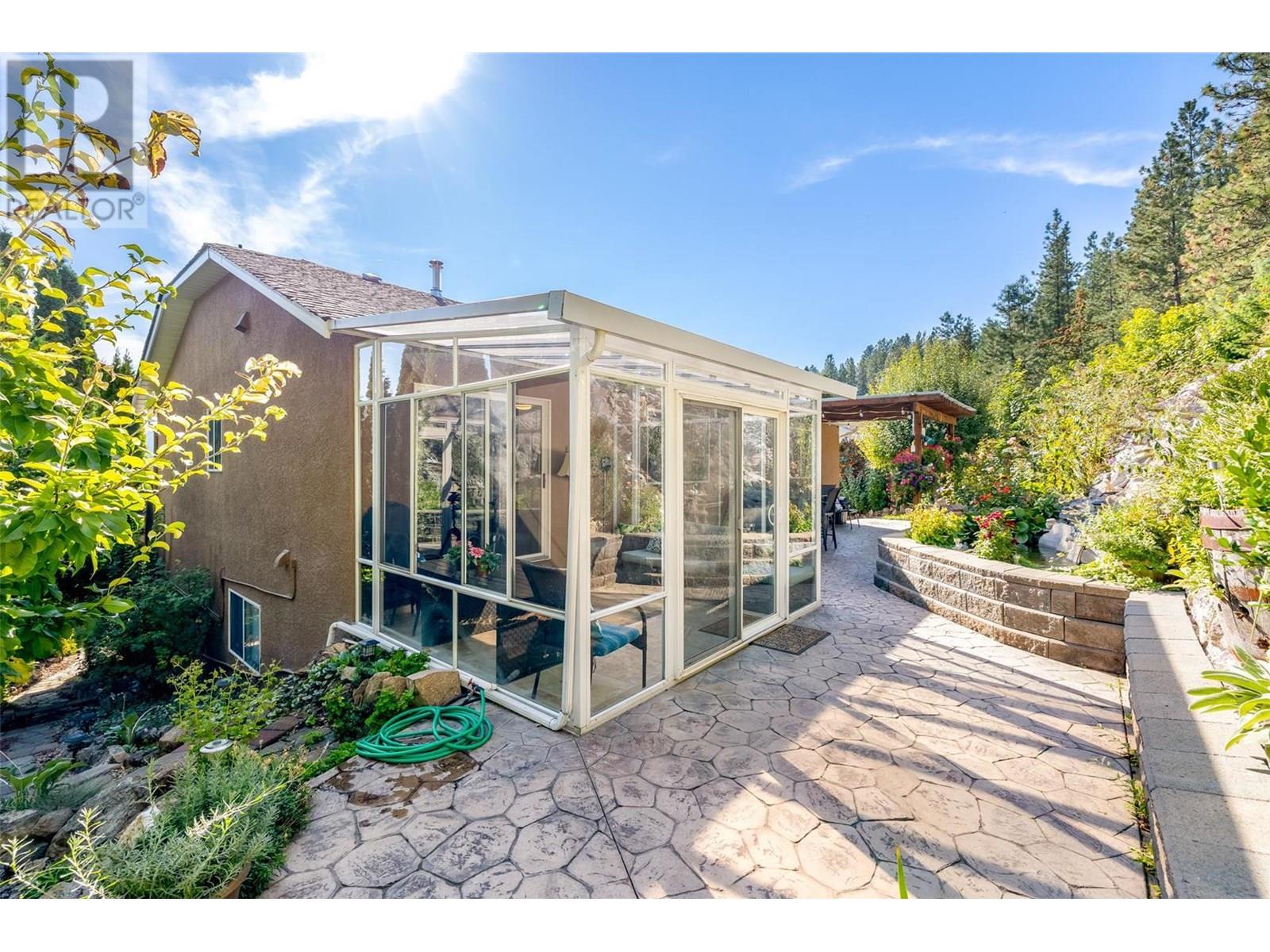 1056 Caledonia Way, West Kelowna, British Columbia  V1Z 3N7 - Photo 33 - 10351376