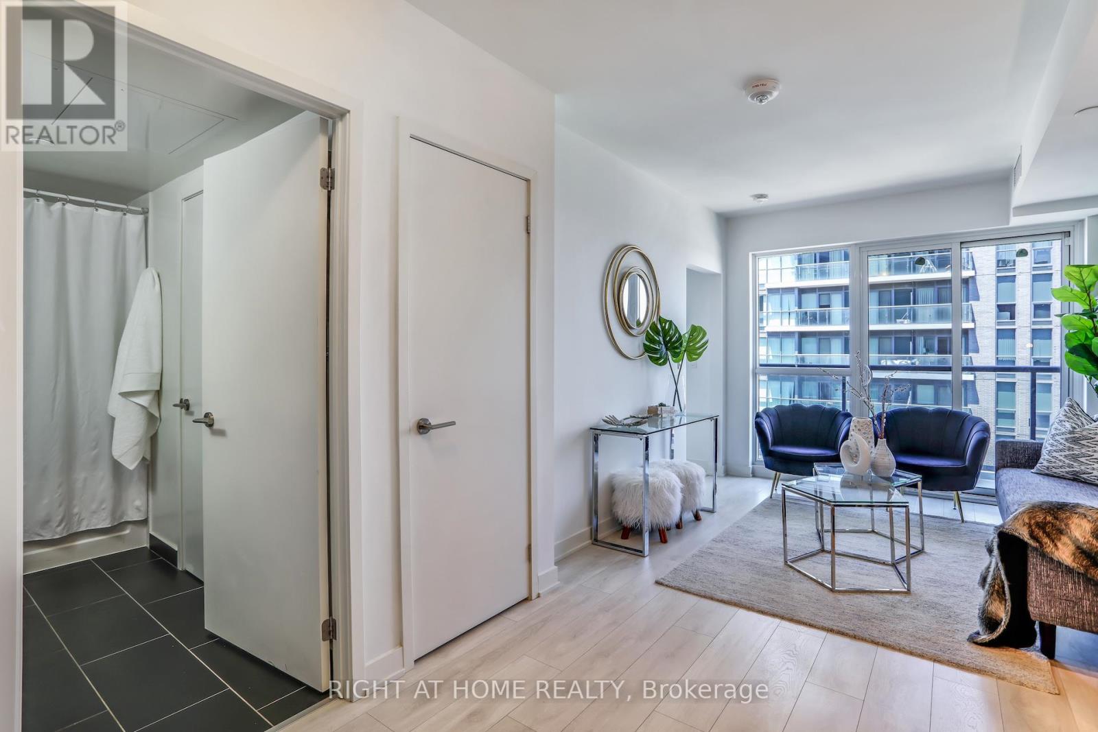 Lp 2804 - 2 Sonic Way Ne, Toronto, Ontario  M3C 0P2 - Photo 15 - C12217791