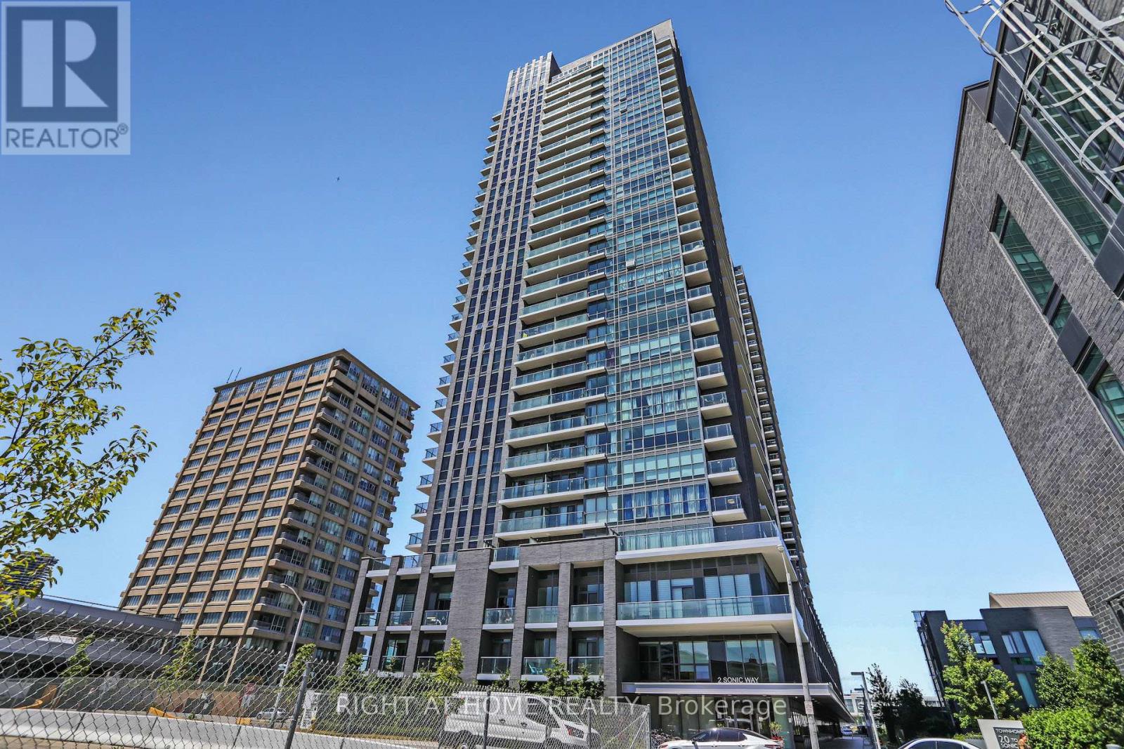 Lp 2804 - 2 Sonic Way Ne, Toronto, Ontario  M3C 0P2 - Photo 2 - C12217791