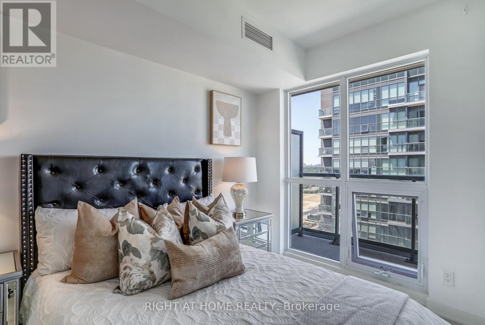 Lp 2804 - 2 Sonic Way Ne, Toronto, Ontario  M3C 0P2 - Photo 23 - C12217791