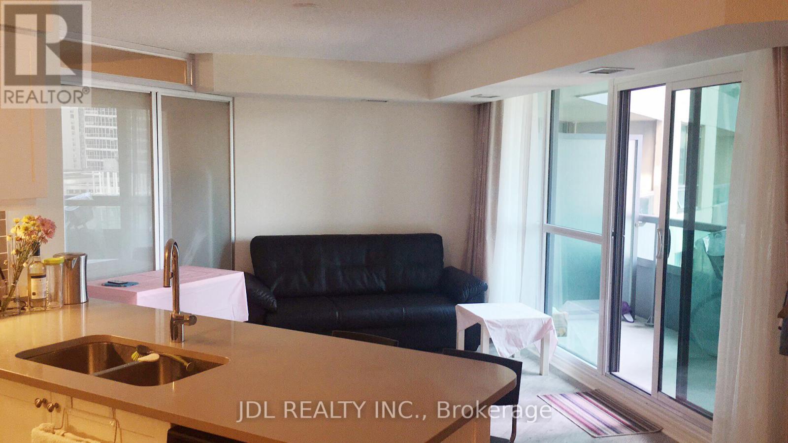 1001 - 25 Lower Simcoe Street, Toronto (Waterfront Communities), Ontario  M5J 3A1 - Photo 2 - C12217816