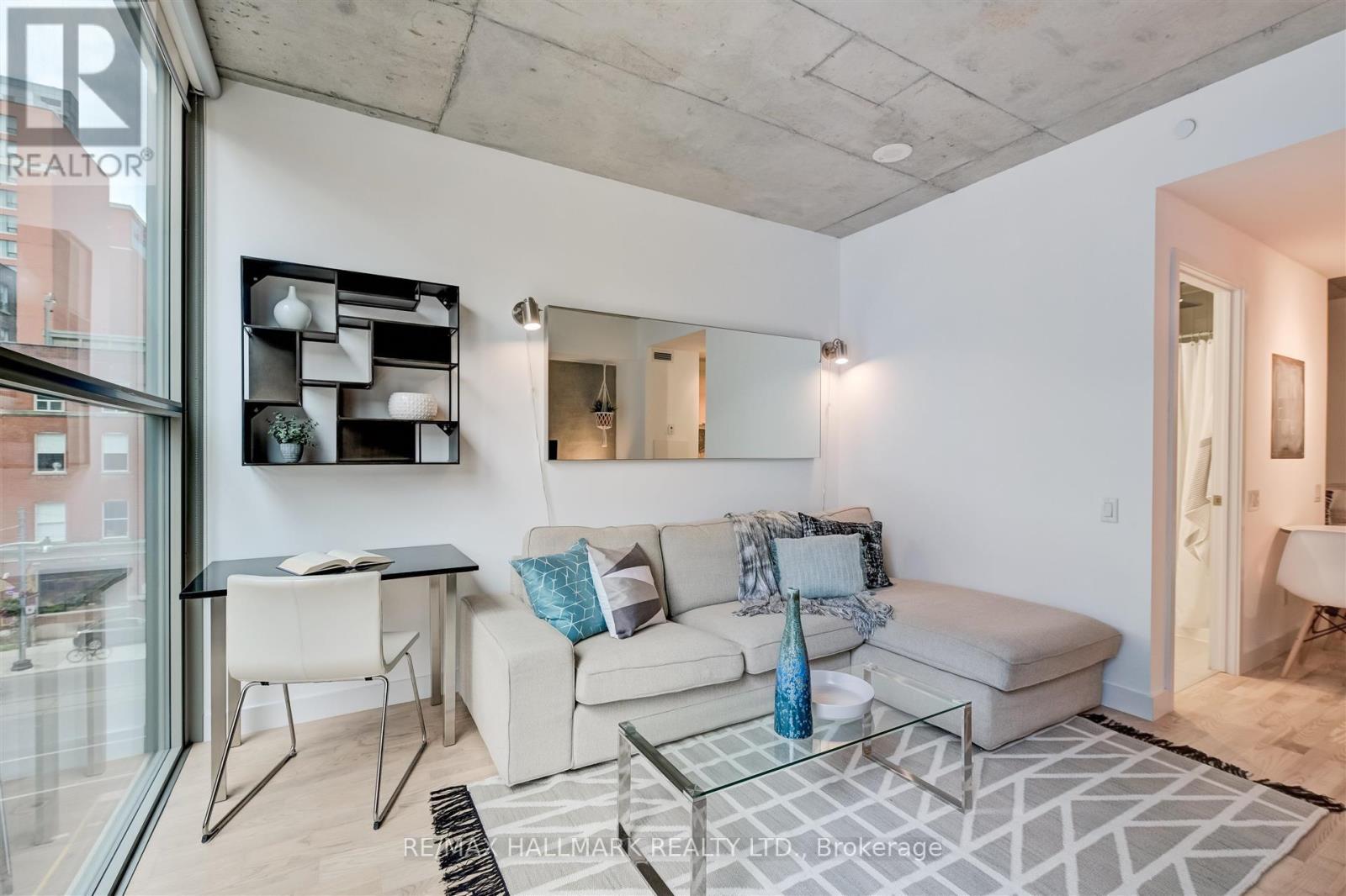 406 - 25 Oxley Street, Toronto (Waterfront Communities), Ontario  M5V 2J5 - Photo 2 - C12217824