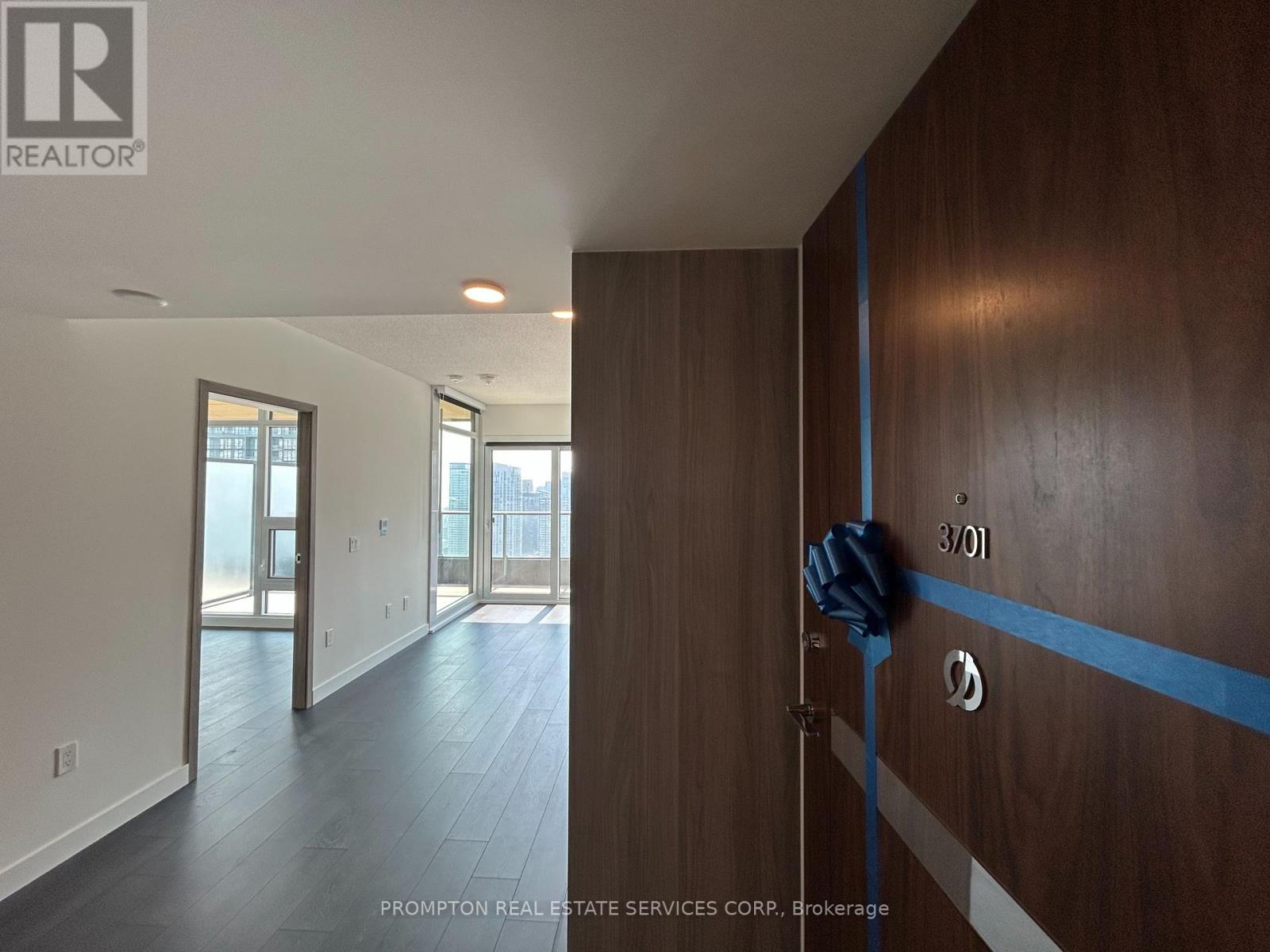 3701 - 3 Concord Cityplace Way, Toronto (Waterfront Communities), Ontario  M5V 0X4 - Photo 7 - C12217830