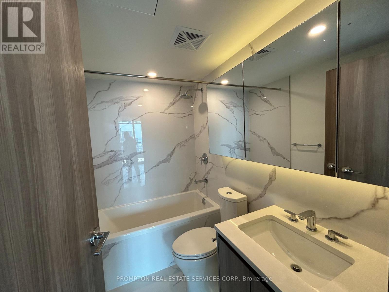 3701 - 3 Concord Cityplace Way, Toronto (Waterfront Communities), Ontario  M5V 0X4 - Photo 9 - C12217830