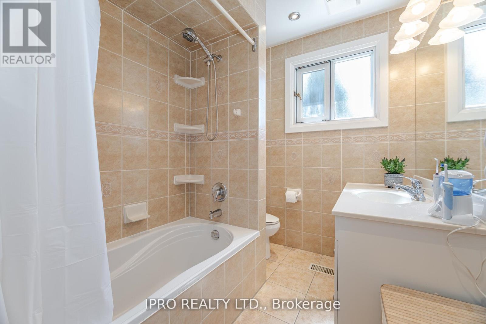 469 St Johns Road, Toronto, Ontario  M6S 2L4 - Photo 16 - W12159930